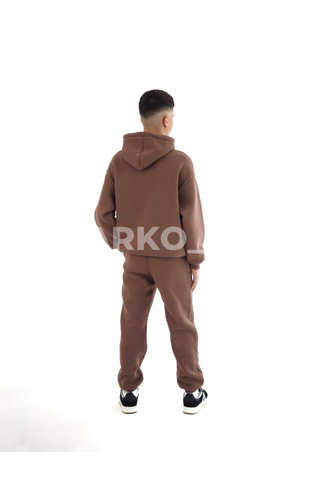 Костюм спортивний HAYKIDS для хлопчиків на зиму 24WE066-2 котон/фліс шоколад нашивка A 146(р)