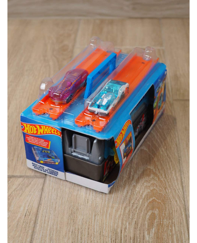 Трек для хлопчика HOT WHEELS ORIGINAL HVF15 Кейс для перегонів, 2 машинки, пусковий пристрій