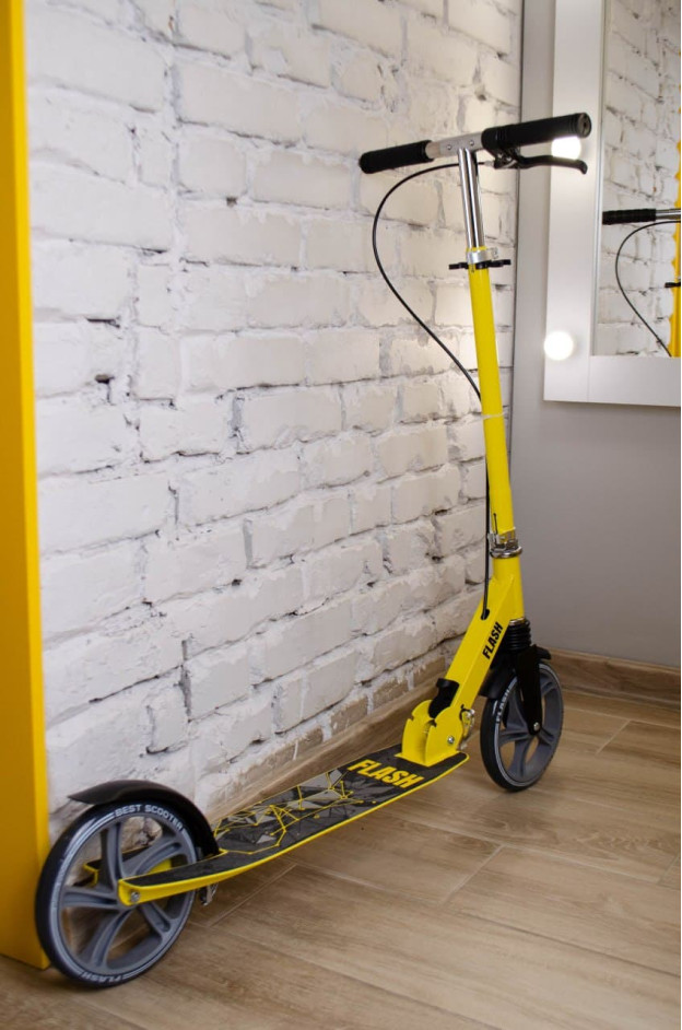 Самокат Best Scooter для дівчинки або для хлопчика FL-14320 чорний/жовтий ручне гальмо, амортизатор передній